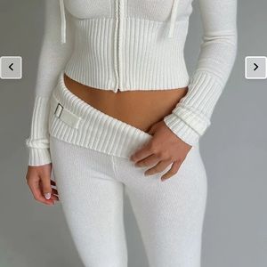 Frankies bikinis fleur cloud knit pants in white